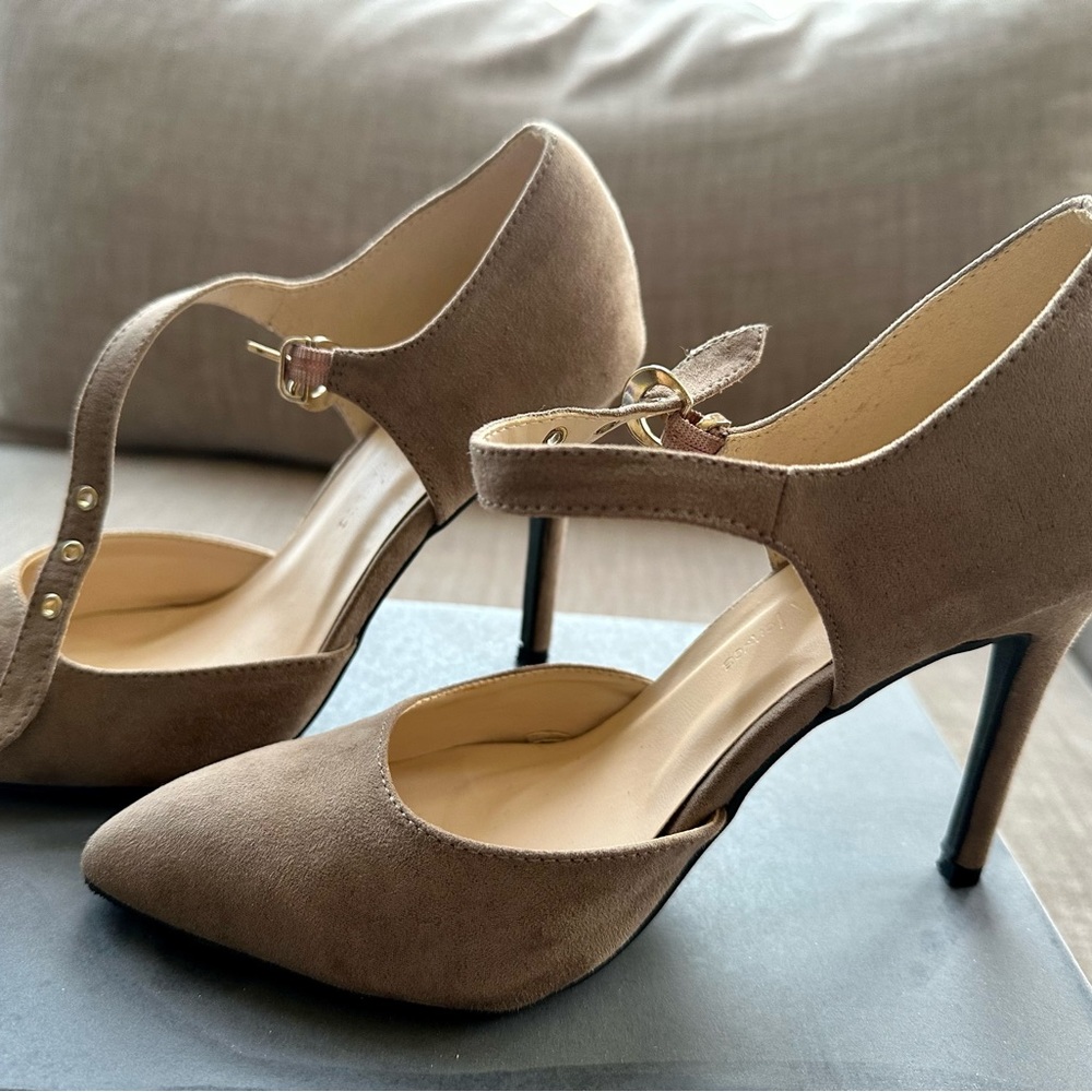 Women’s tan suede heels with gold buckle, Size 6.